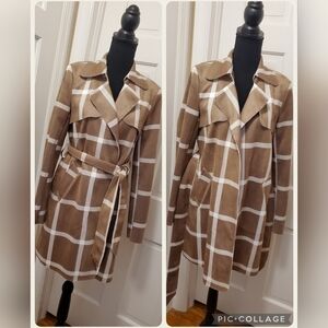 Solitaire Beige & White Faux Suede Belted Coat Size Small, classic